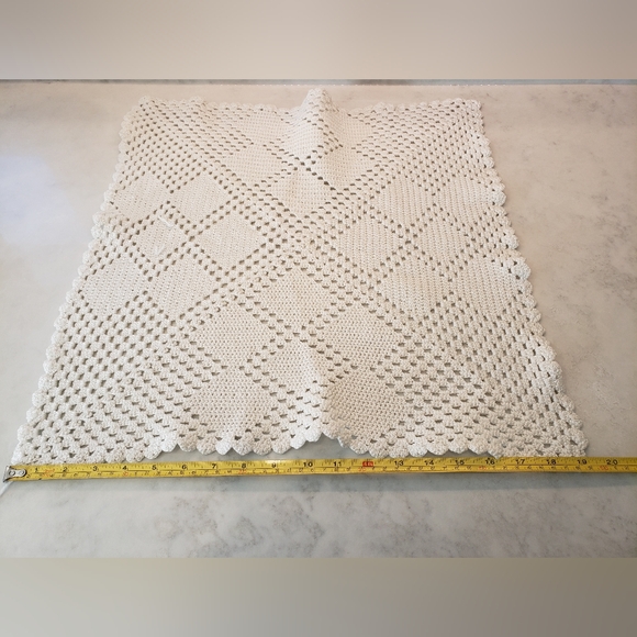 Huge Spool of White Nylon Yarn and 3 Square Cloth Designs - Picture 9 of 14